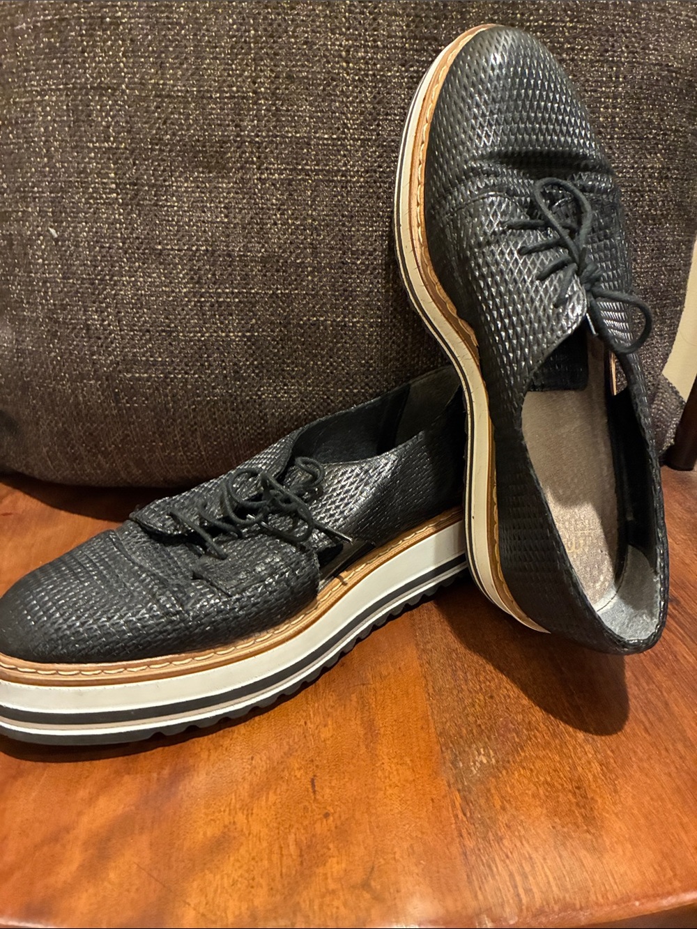 White Mountain Black Textured Lace-Up Platform Oxfords